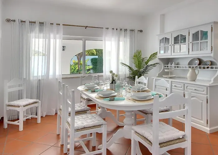 Francella- Relaxing Holidays In An Ideal Location By Dreamvillasalbufeira Villa